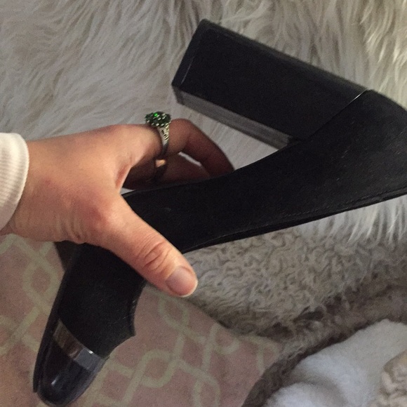 Calvin Klein pumps ; worn only once . - Picture 3 of 3